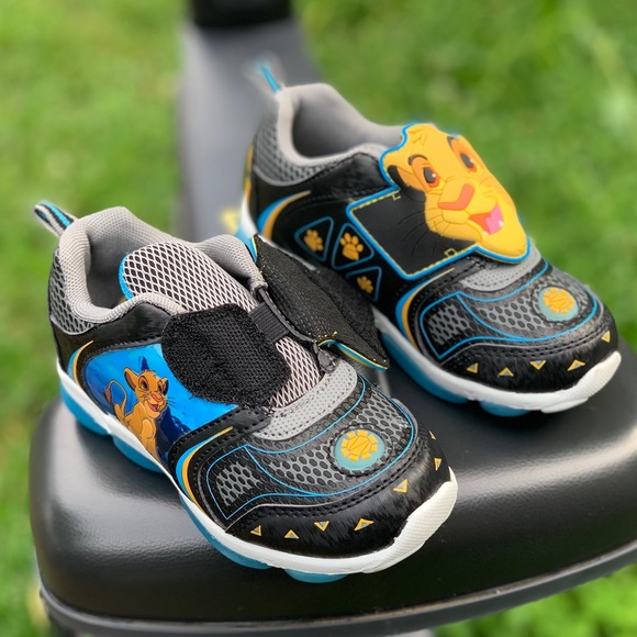 Disney Lion King Toddler Boys Light Up Shoes New - Picture 5 of 11